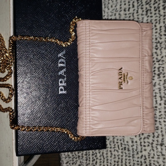 Authentic Prada Wallet on Chain - Picture 10 of 12